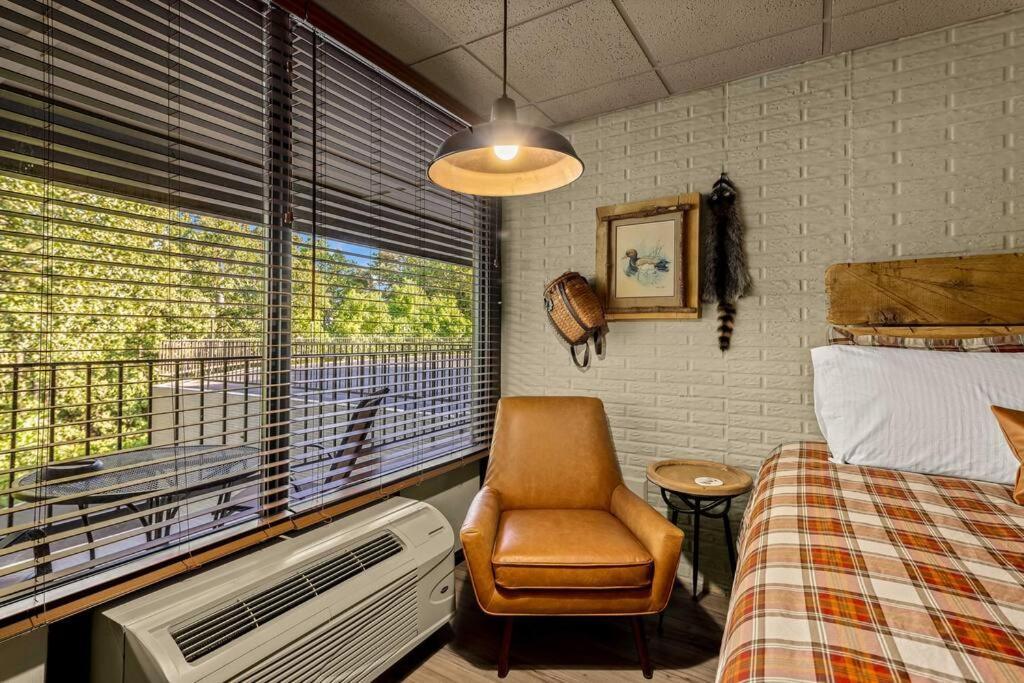 Stonegate Lodge 2 Queen Beds Wifi 50In Roku Tv Salt Water Pool Room #105 ユリーカ・スプリングス エクステリア 写真
